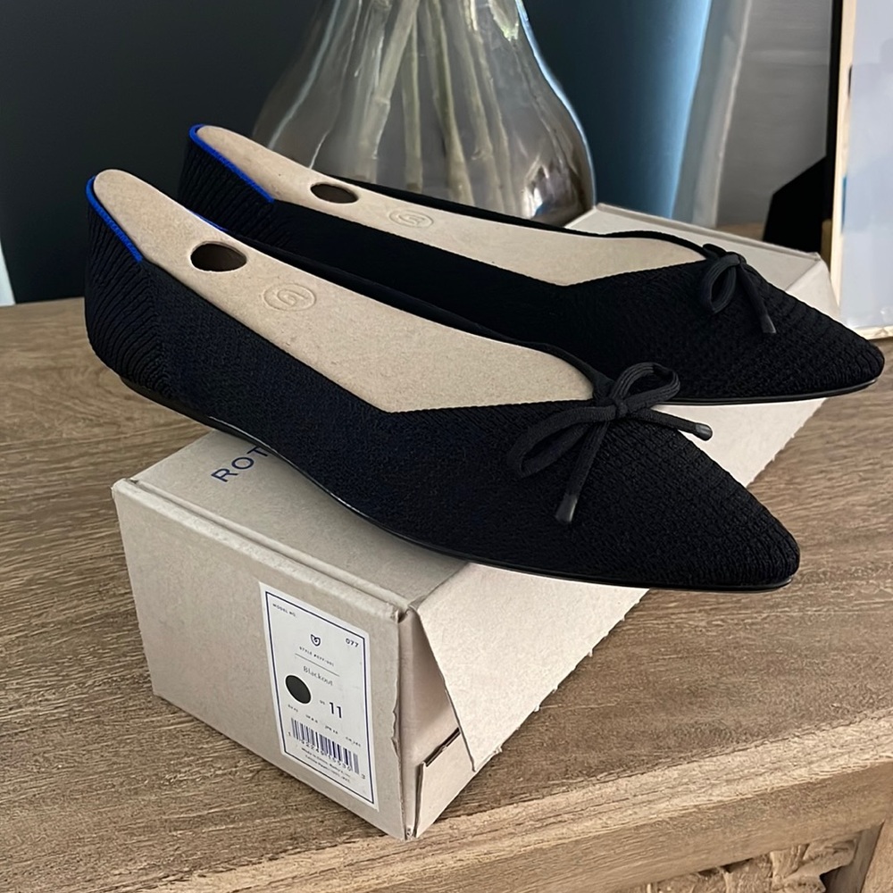 New in Box Rothy’s The Bow Point in Blackout. Size 11. Style #077-001.